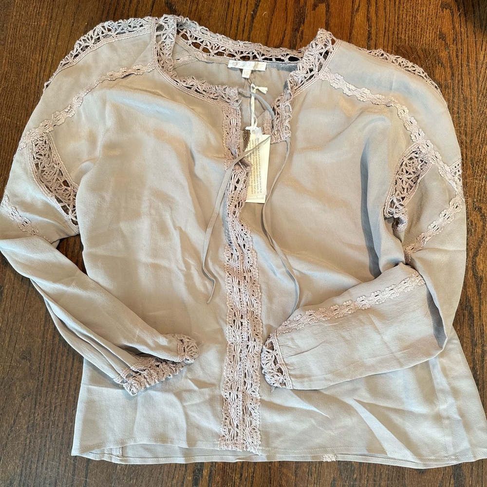 NWT Beautiful Gold Hawk Silk Blouse! Size xs